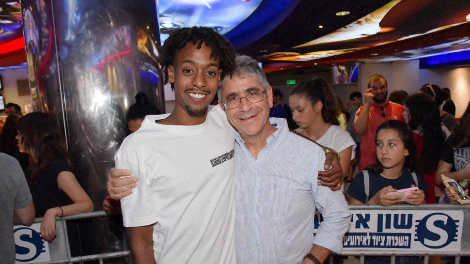 אייל רוזובסקי ובנו יונתן רוזובסקי (צילום: אביב חופי)