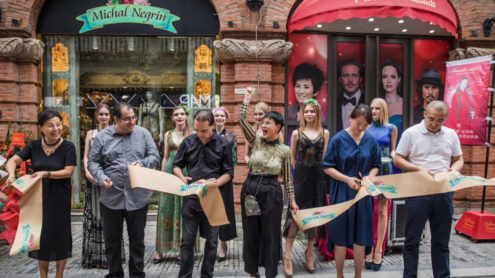 מיכל נגרין במרכז ושותפיה (צילום: Gao ao)