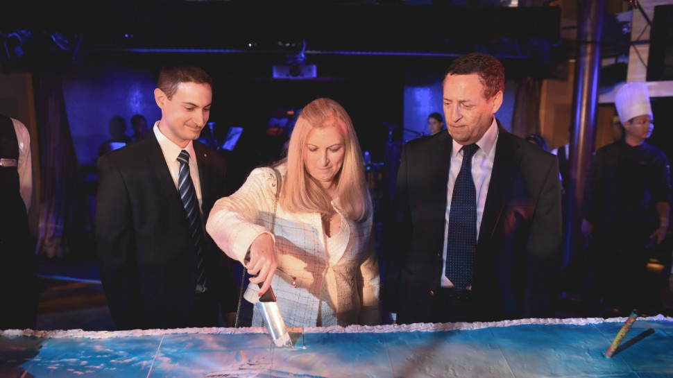 משה ואיריס מנו ומורן מנו (צילום: להסתכל בהערות תמונה)