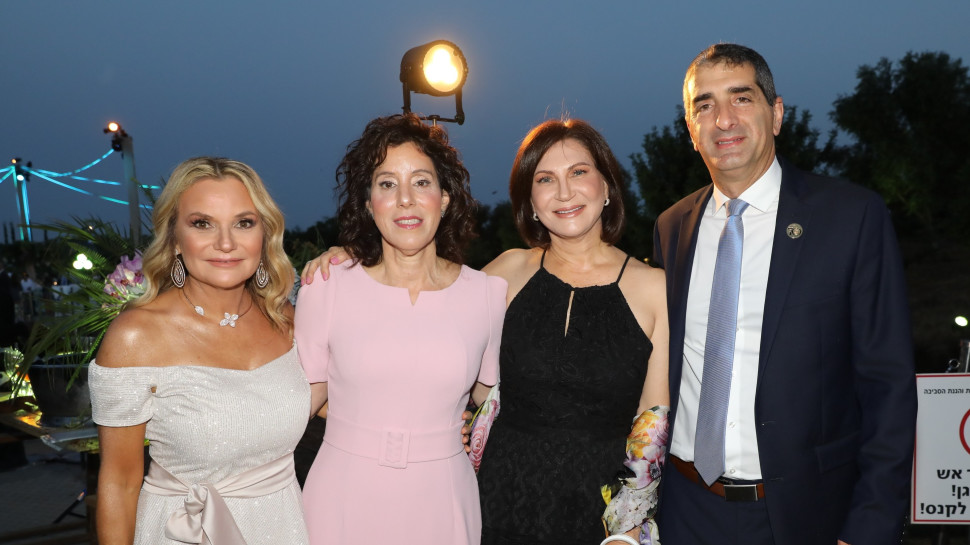 יצחק קרייס, יעל אלמוג, ענבל קרייס ו-ורד גרינבוים (צילום: רפי דלויה)