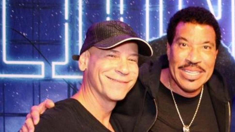 ליונל ריצ'י, רמי קליינשטיין (צילום: באדיבות עופר מנחם תקשורת ויחסי ציבור)