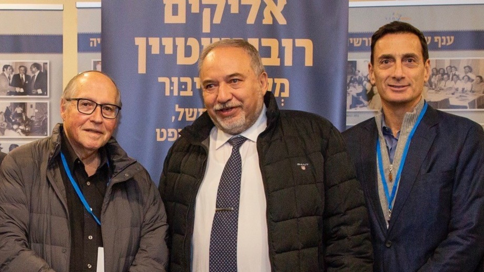 מת'יו ברונפמן, אביגדור ליברמן, אליקים רובינשטיין (צילום: אלכס חנין)