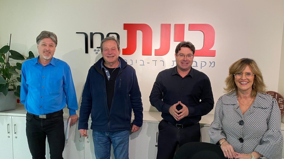 פולי שוורץ, אופיר אקוניס, יהודה זיסאפל ורון ווליכמן  (צילום: יח"צ)