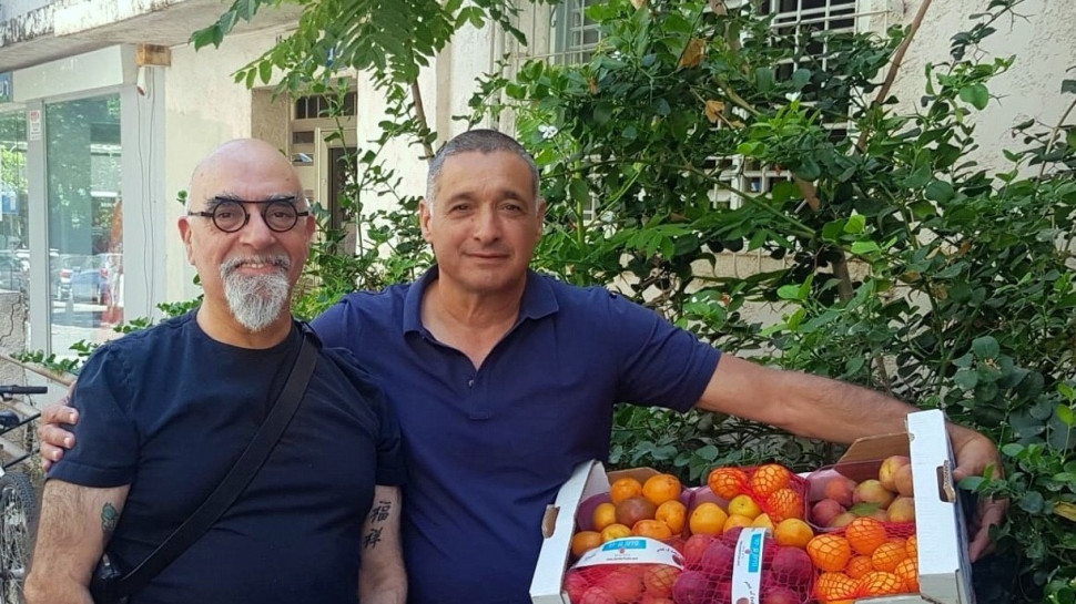 ירון בלחסן וישראל אהרוני (צילום: ארגון מגדלי הפירות בישראל)