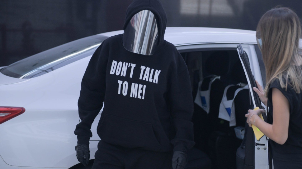 הזמר במסכה (צילום: ערן לוי)