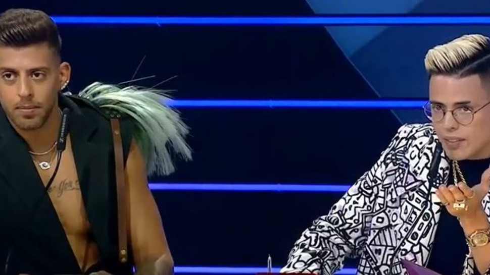 סטטיק ובן אל בזמר במסכה (צילום: צילום מסך: קשת 12)