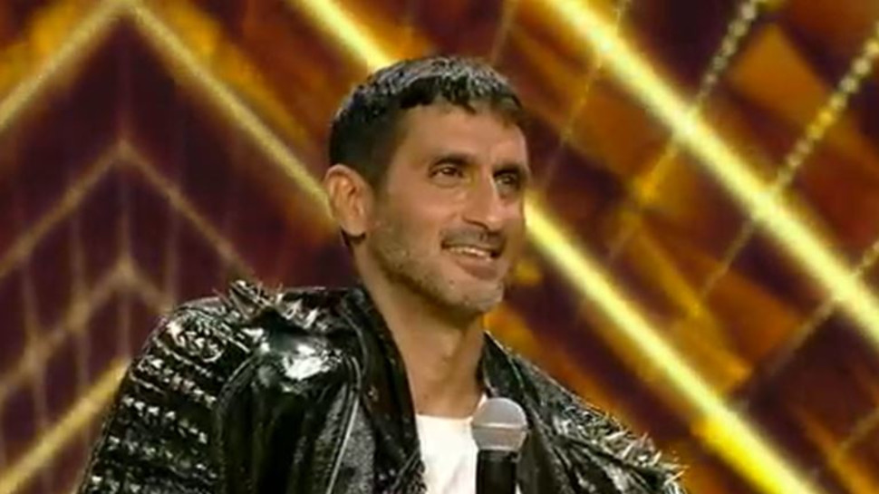 צחי הלוי, התרנגול ב"זמר במסכה" (צילום: צילום מסך מתוך קשת 12)