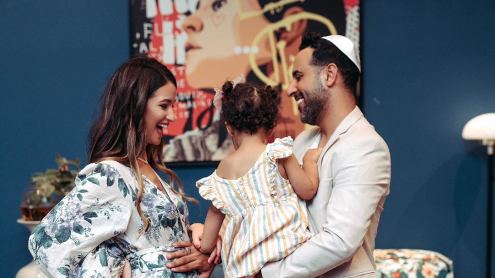 דודו אהרון, נטלי לוי ובתם רנה (צילום: אלעד סאסי)