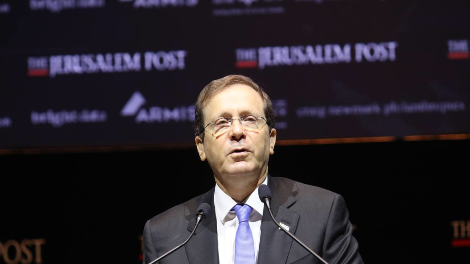 נשיא המדינה יצחק הרצוג בכנס ג'רוזלם פוסט (צילום: אבשלום ששוני)