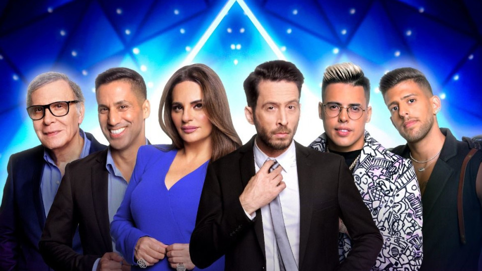 הזמר במסכה (צילום: ערן לוי)