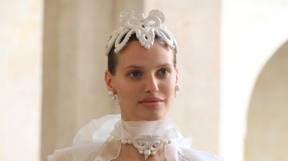 ניבר מדר, בקולקציית חורף 2022 של המעצב אלון ליבנה (צילום: לנס הפקות)