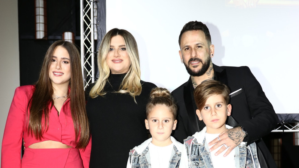 אסי ועדי בוזגלו והילדים (צילום: אור גפן)