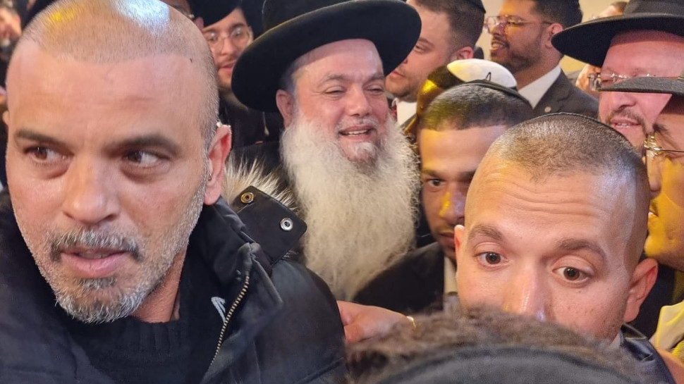 אייל גולן מבלה בחתונה ולא שומר על הנחיות הקורונה (צילום: באדיבות: איציק אוחנה כיכר השבת והרבנית של האינסטגרם)