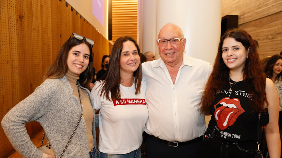 דניאל שביט, ברוך איבצ'ר, דפנה שביט- איבצ'ר ומאיה שביט (צילום: גיא יחיאלי)