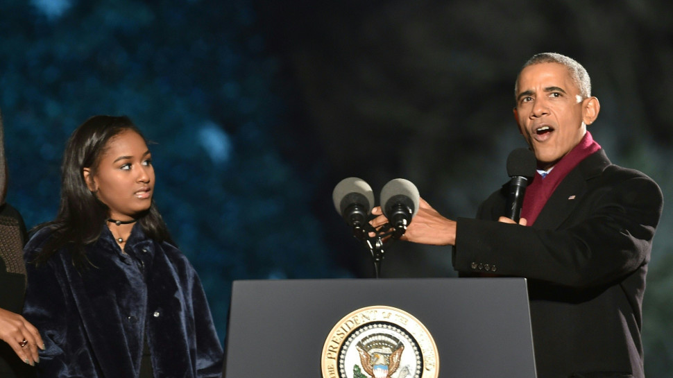 ברק אובמה, סשה אובמה (צילום: getty images/NICHOLAS KAMM )