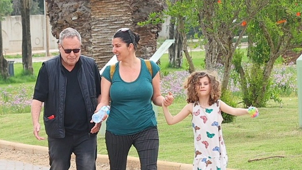 שלמה בראבא, אשתו שמר והבת שי (צילום: רפי דלויה)