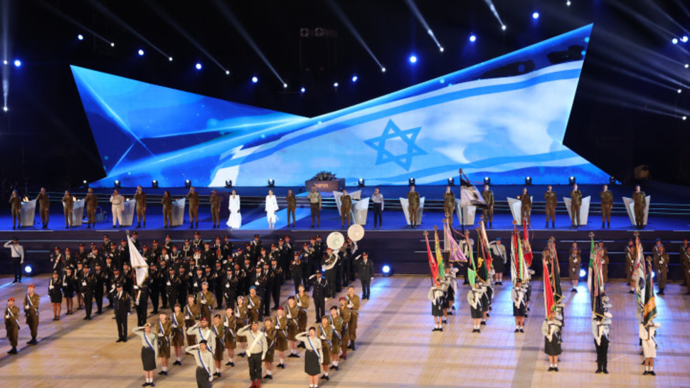 דגלנים בטקס המשואות (צילום: יונתן זינדל, פלאש 90)