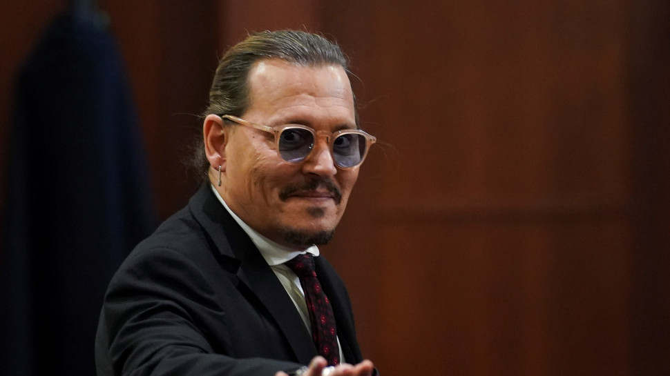 ג'וני דפ בבית המשפט בווירג'יניה (צילום: REUTERS/Kevin Lamarque/Pool)