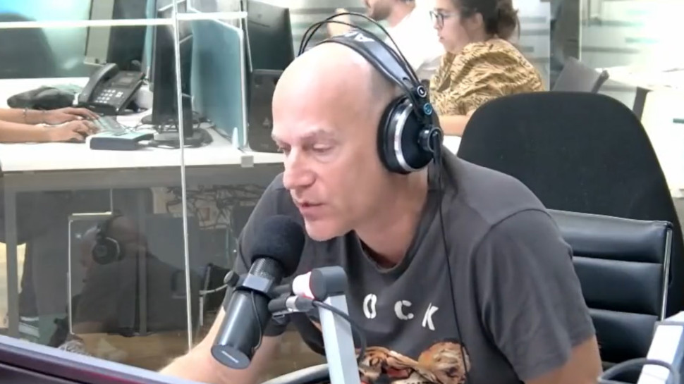 גיא פלג באולפן 103FM (צילום: 103FM)