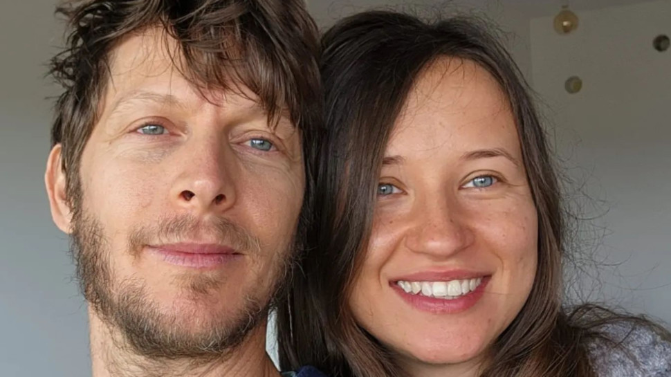 עפר שכטר ובת הזוג (צילום: צילום מסך אינסטגרם)