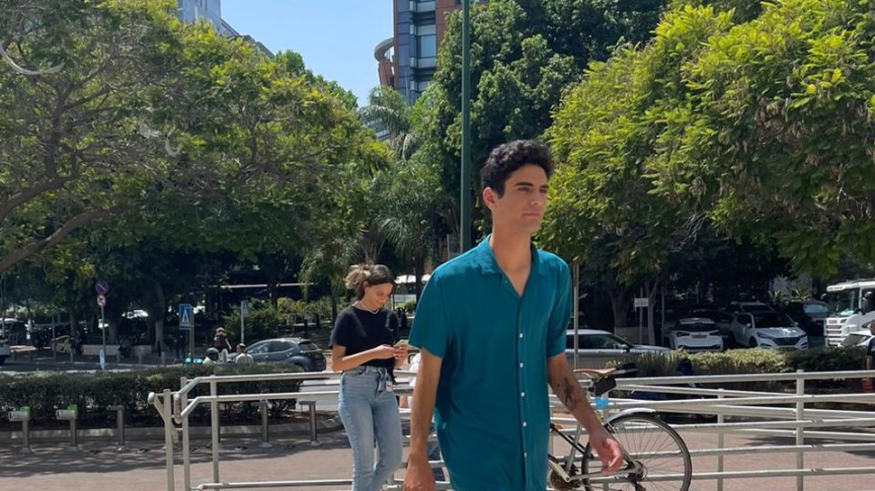 אופק לוי בתיעוד ראשון מחוץ לבית "האח הגדול" (צילום: יח"צ רשת 13)