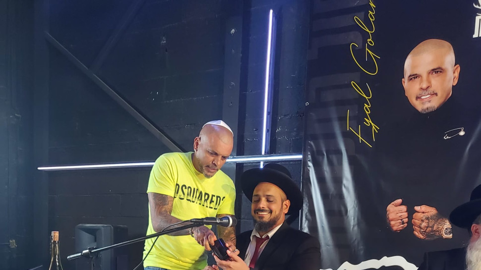 אייל גולן בטקס סליחות (צילום: יצחק ראובן)