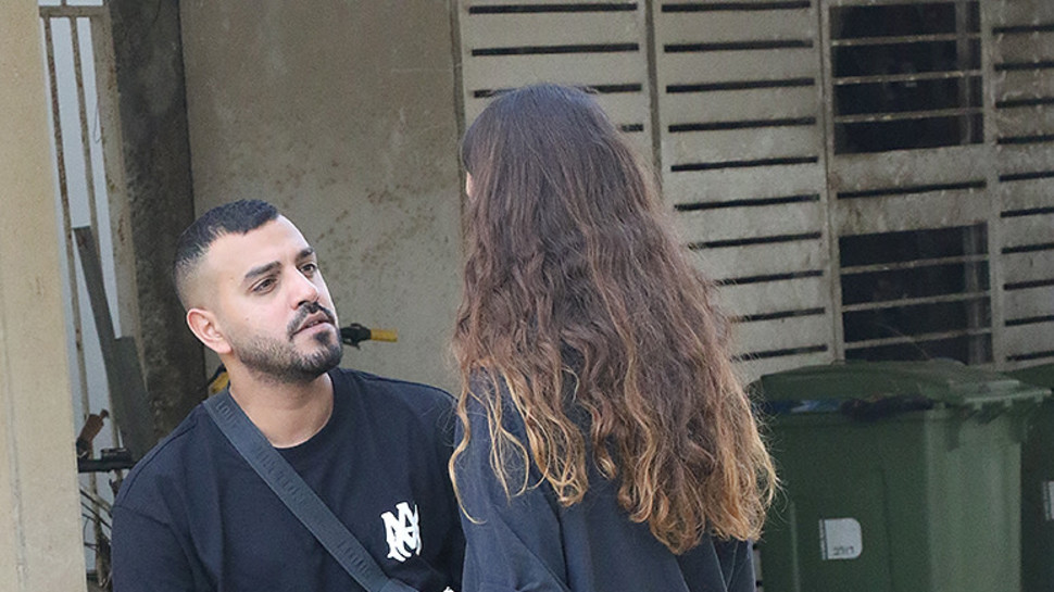 איתי לוי ואלמונית (צילום: פול סגל)