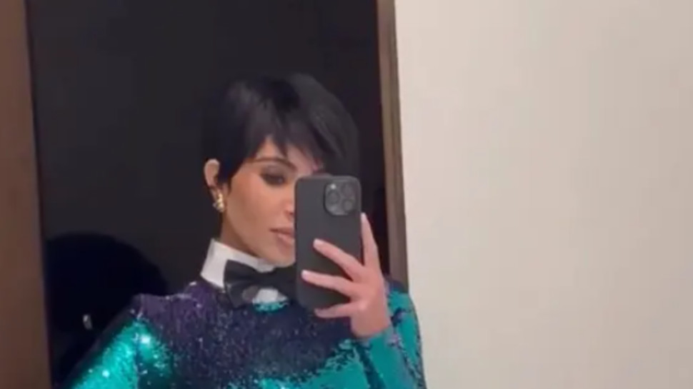 קים קרדשיאן מחופשת לקריס ג'נר (צילום: צילום מסך אינסטגרם)