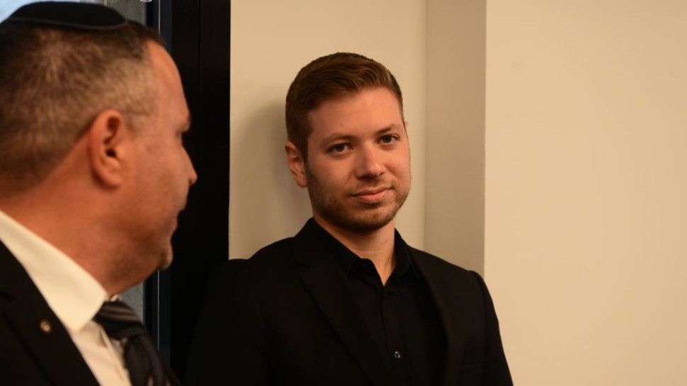 יאיר נתניהו בדיון בבית המשפט (צילום: אבשלום ששוני)