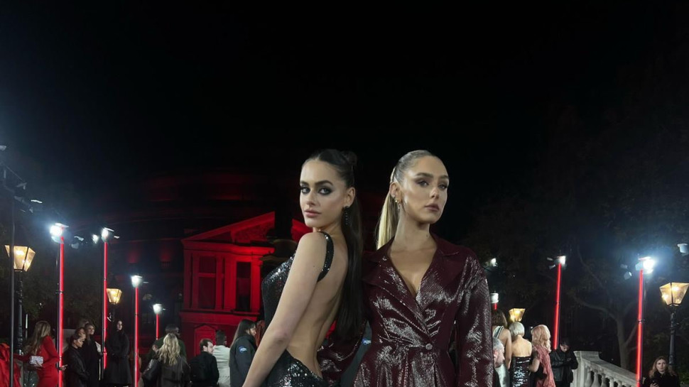 עומר נודלמן ויעל שלביה על השטיח האדום (צילום: יחצ)