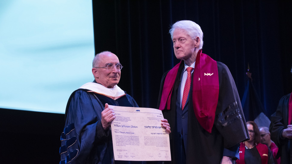 ביל קלינטון ורון רובין  (צילום: Elena Oliva)