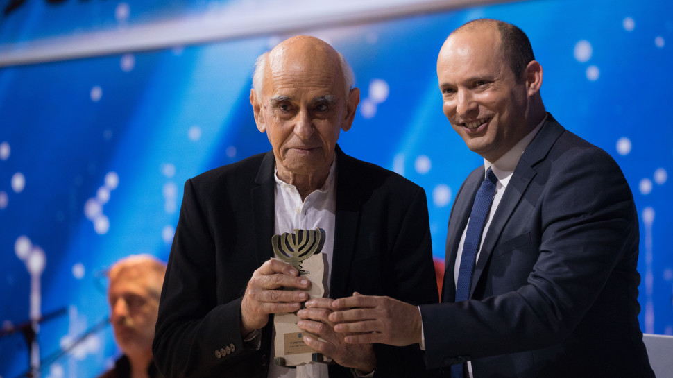 האדריכל דן איתן מקבל את פרס ישראל ב-2019 (צילום: יונתן זינדל, פלאש 90)