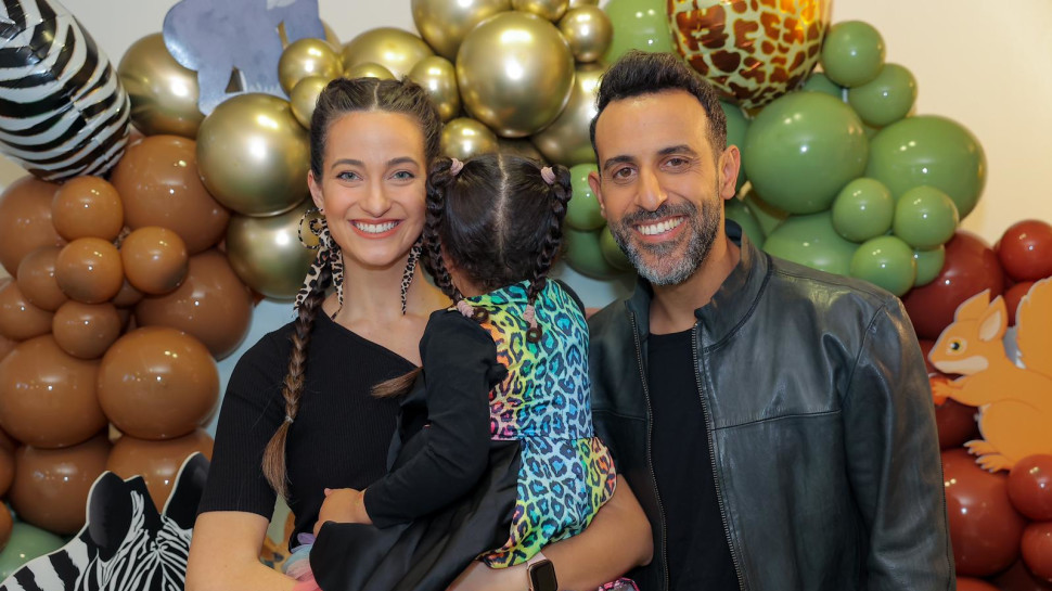 דודו ונטלי אהרון עם בתם רנה (צילום: ערן בן עמי)