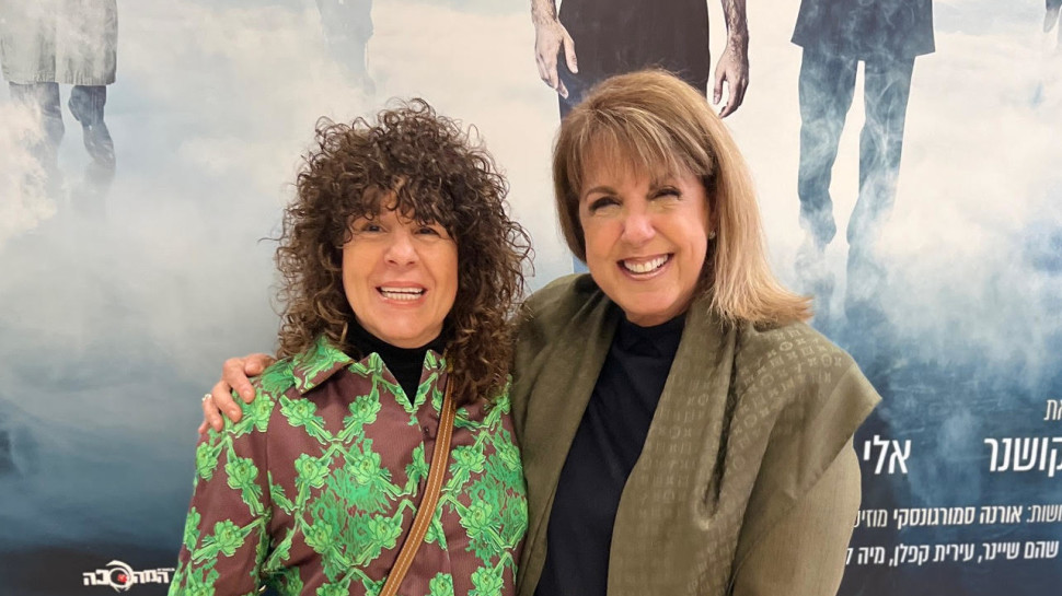 ליאורה עופר ומיכל רכבי (צילום: באדיבות תיאטרון הקאמרי)
