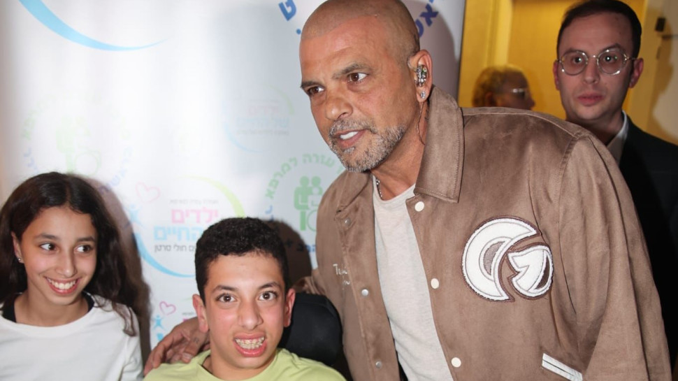 אייל גולן וילדי עמותת "עזרה למרפא" (צילום: אור גפן,דור ערבה)