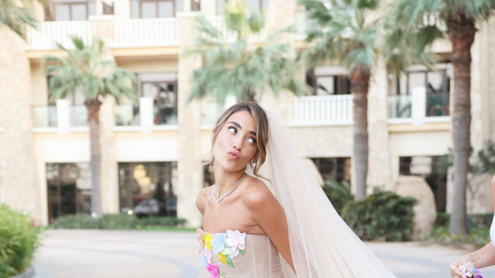 נטע ברזני בשמלת כלה (צילום: אור גפן)