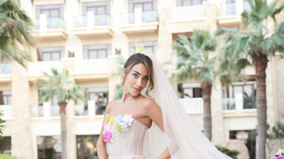 נטע ברזני בשמלת כלה (צילום: אור גפן)