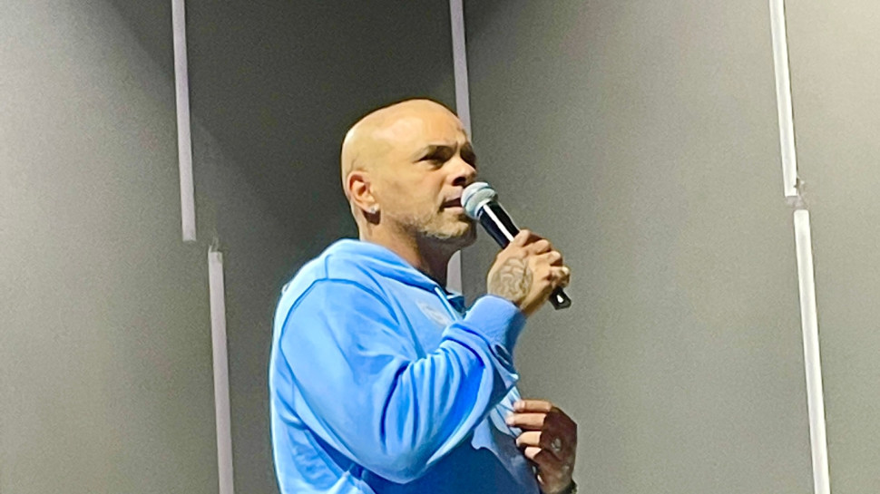 הזמר אייל גולן (צילום: אלוני מור)