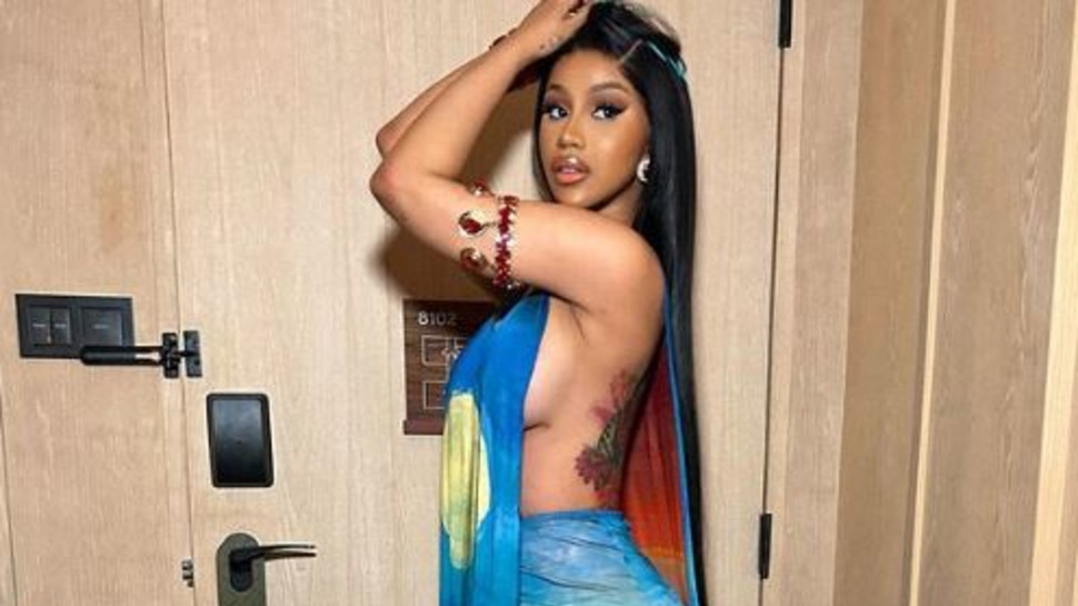 קארדי בי בלוק חשוף במיוחד (צילום: צילום מסך מתוך אינסטגרם)