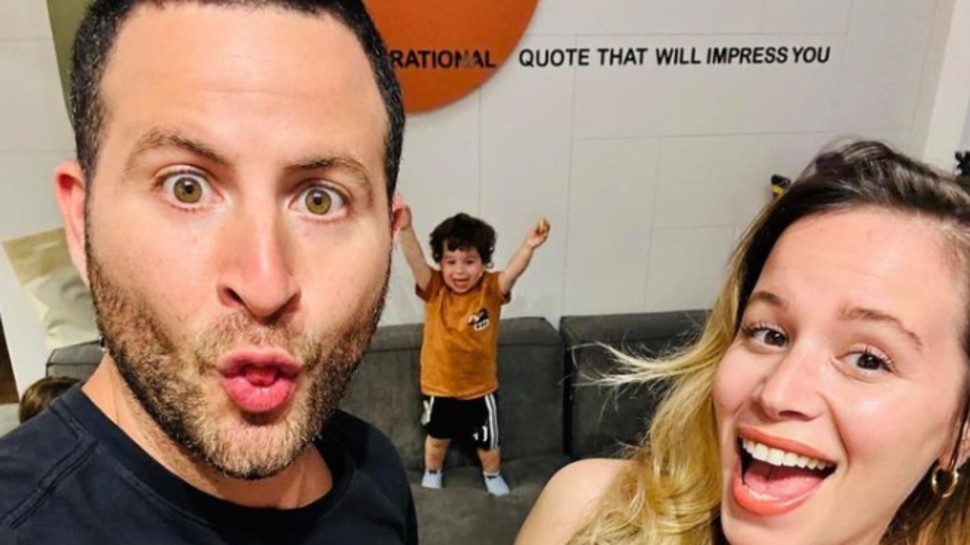 גיא הוכמן ואשתו בהיריון שני (צילום: צילום מסך אינסטגרם)