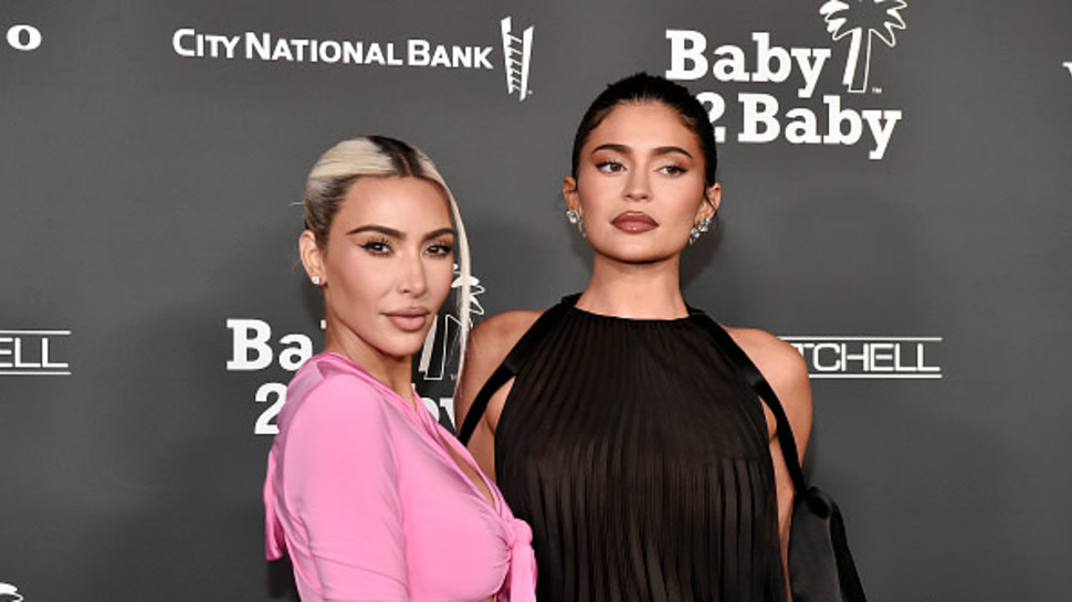 קיילי ג'נר וקים קרדשיאן (צילום: Rodin Eckenroth/Getty images)