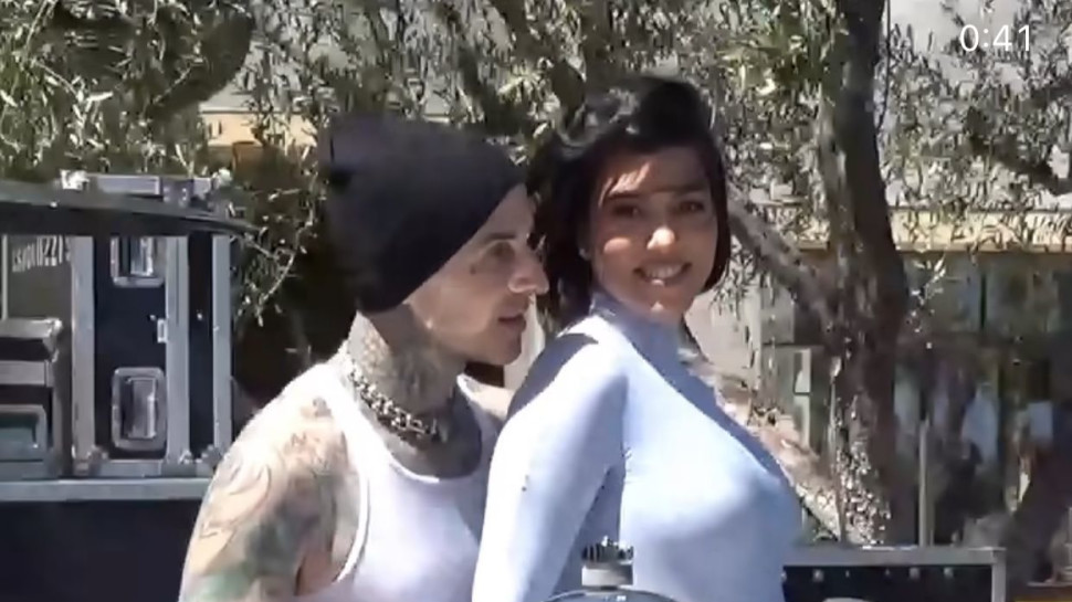 קורטני קרדשיאן וטראוויס בארקר (צילום: צילום מסך אינסטגרם)