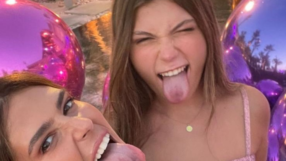 יולי שגיא, קורל סימנוביץ' (צילום: צילום מסך אינסטגרם)