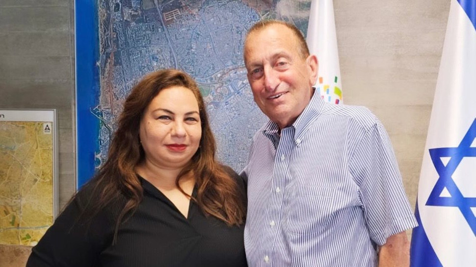 רון חולדאי, אמירה בוזגלו (צילום: דוברות ראש העיר)