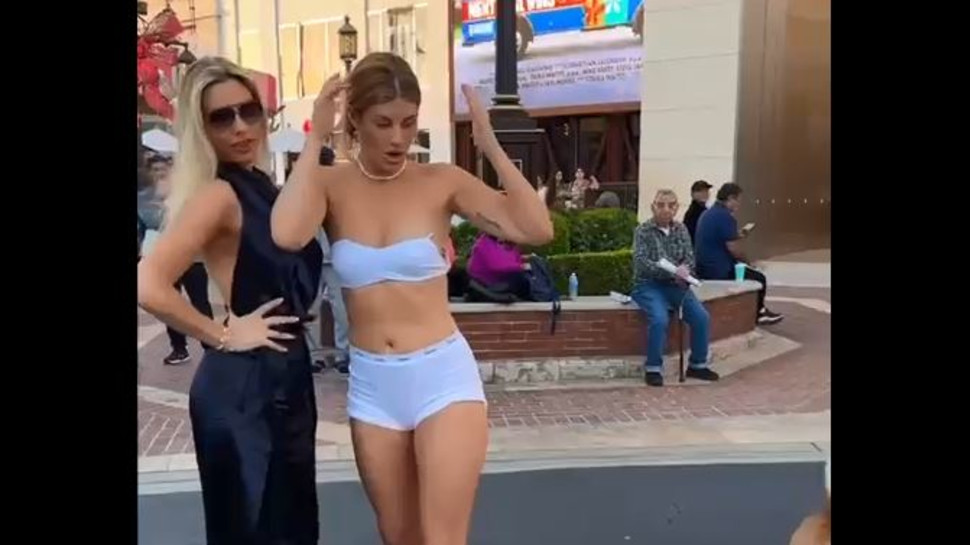 האנה סטוקינג, לילי פונס (צילום: צילום מסך טיקטוק)