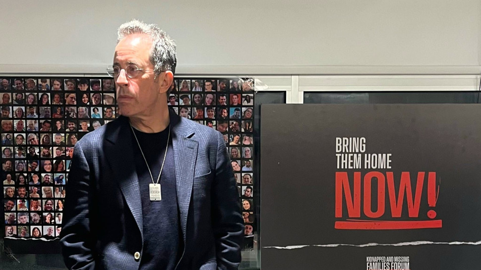 סיינפלד בביקור משפחות החטופים (צילום: מטה המשפחות)