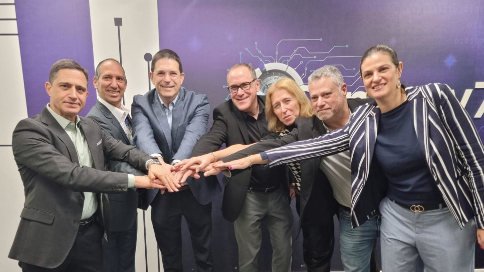 ניקול הוד-סטרו, הראל רם, שלי גורדון, דניאל חיימוביץ', אלון סטופל, שוקי יהודה, רוביק דנילוביץ' (צילום: באדיבות אלביט)