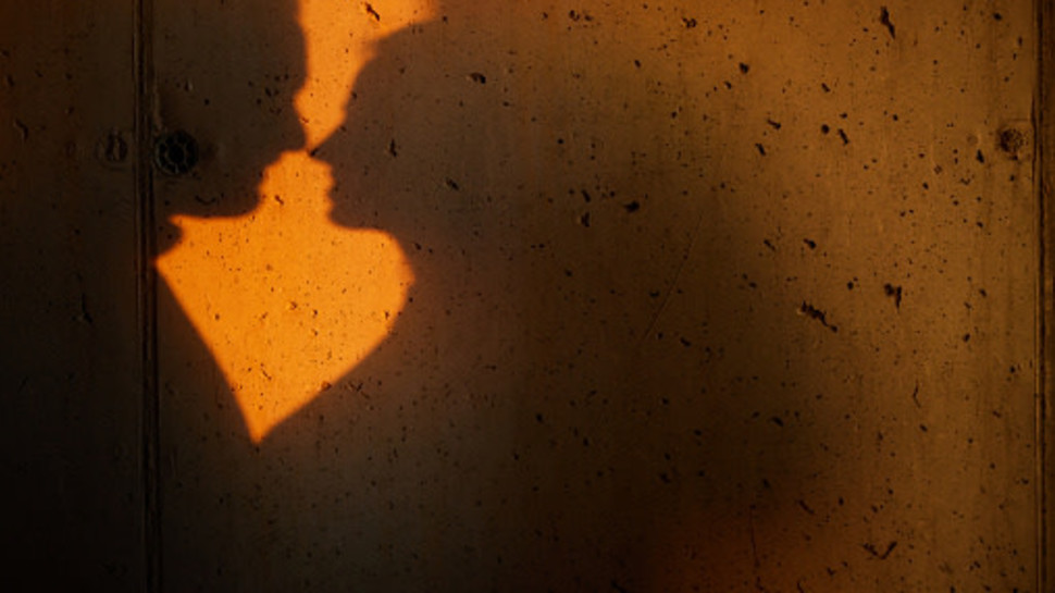 איש עסקים מוכר בגד באשתו בחתונה וזו תפסה אותו על חם (צילום: skynesher gettyimages)