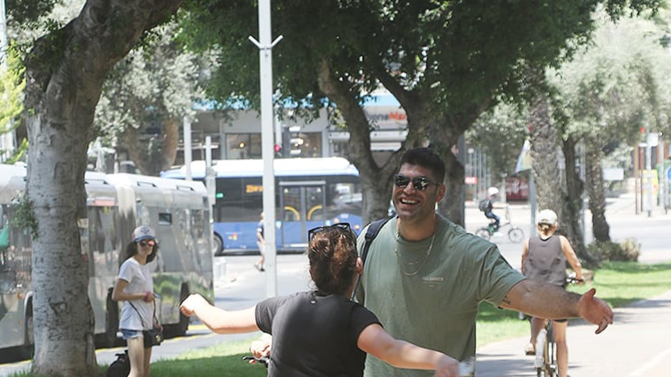 אורי ששון לאחר פציעתו ברוקדים עם כוכבים (צילום: פול סגל)