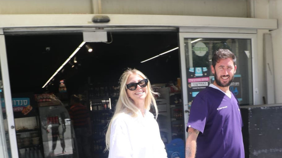 עומרי קראוס ודריה גינזברג צמודים (צילום: פול סגל)